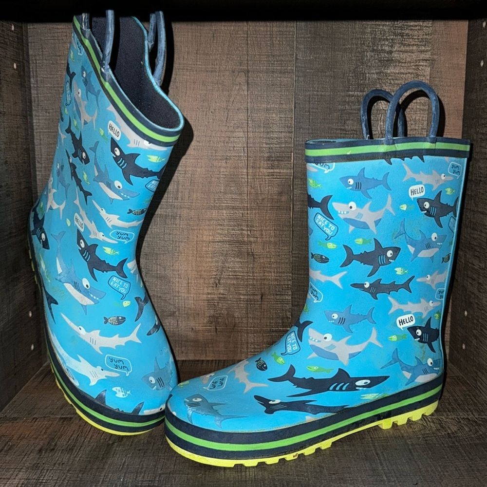 RAIN‎ BOOTS- size 3